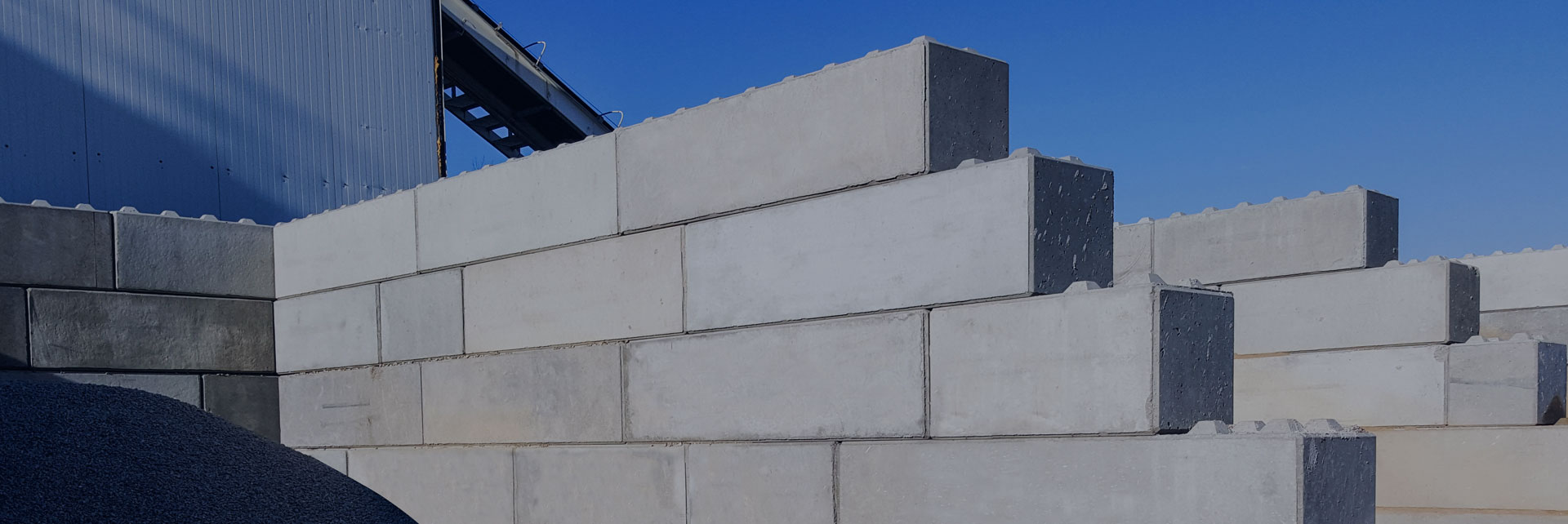 Klocki w wersji betonowej – 5 zalet beton bloków dla każdej inwestycji